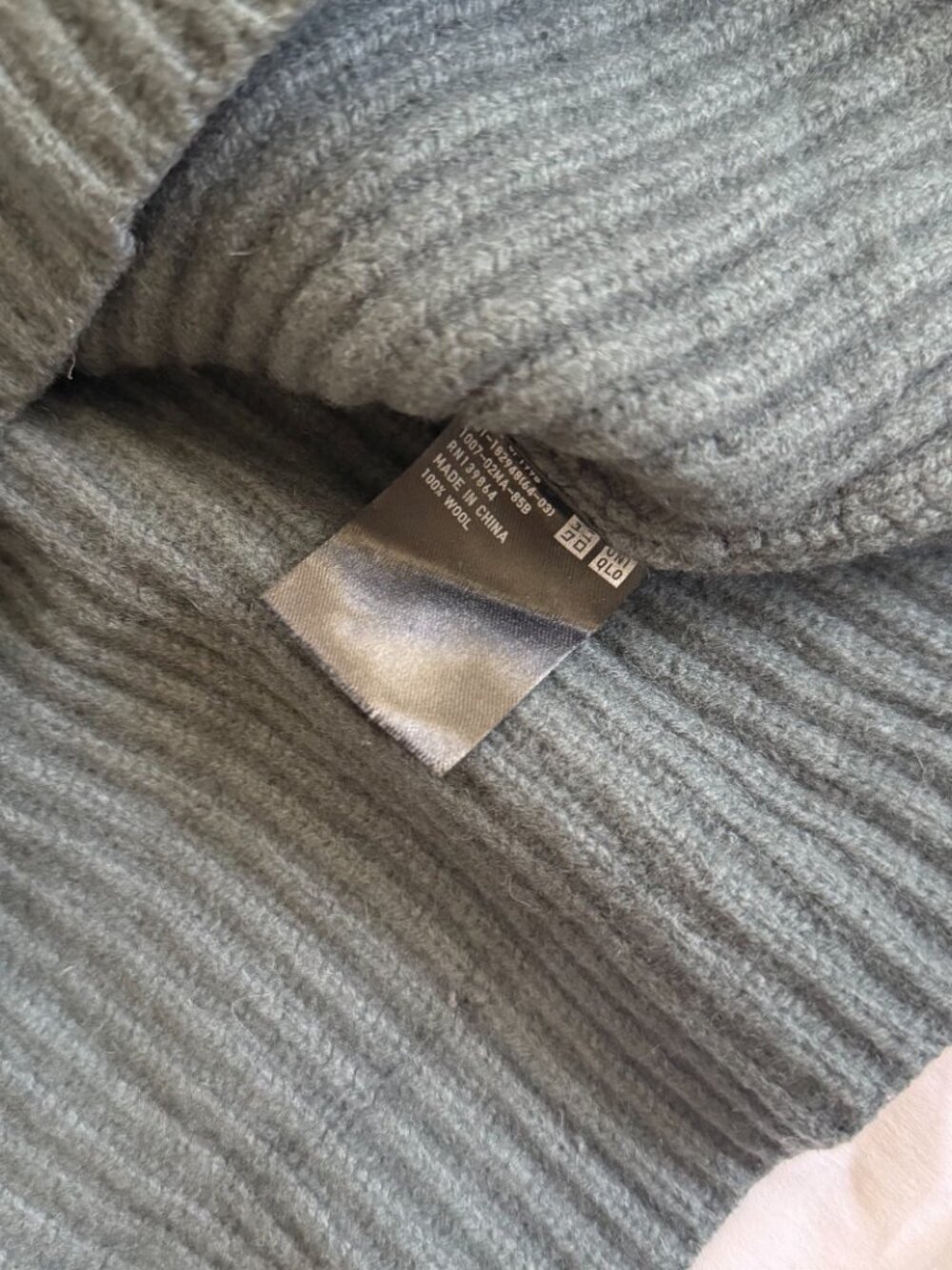 Uniqlo Green Cropped Thick Sweater - Picture 6 of 8
